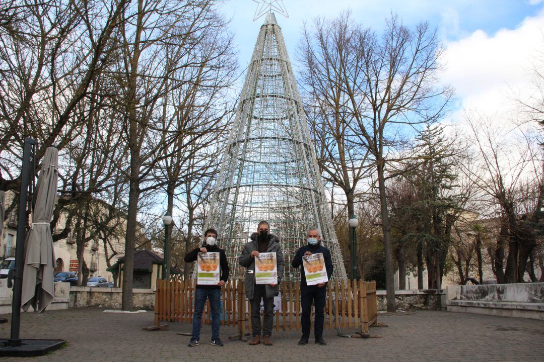 Miembros de la junta directiva del CIT de Cuéllar presentan la campaña de Navidad del colectivo