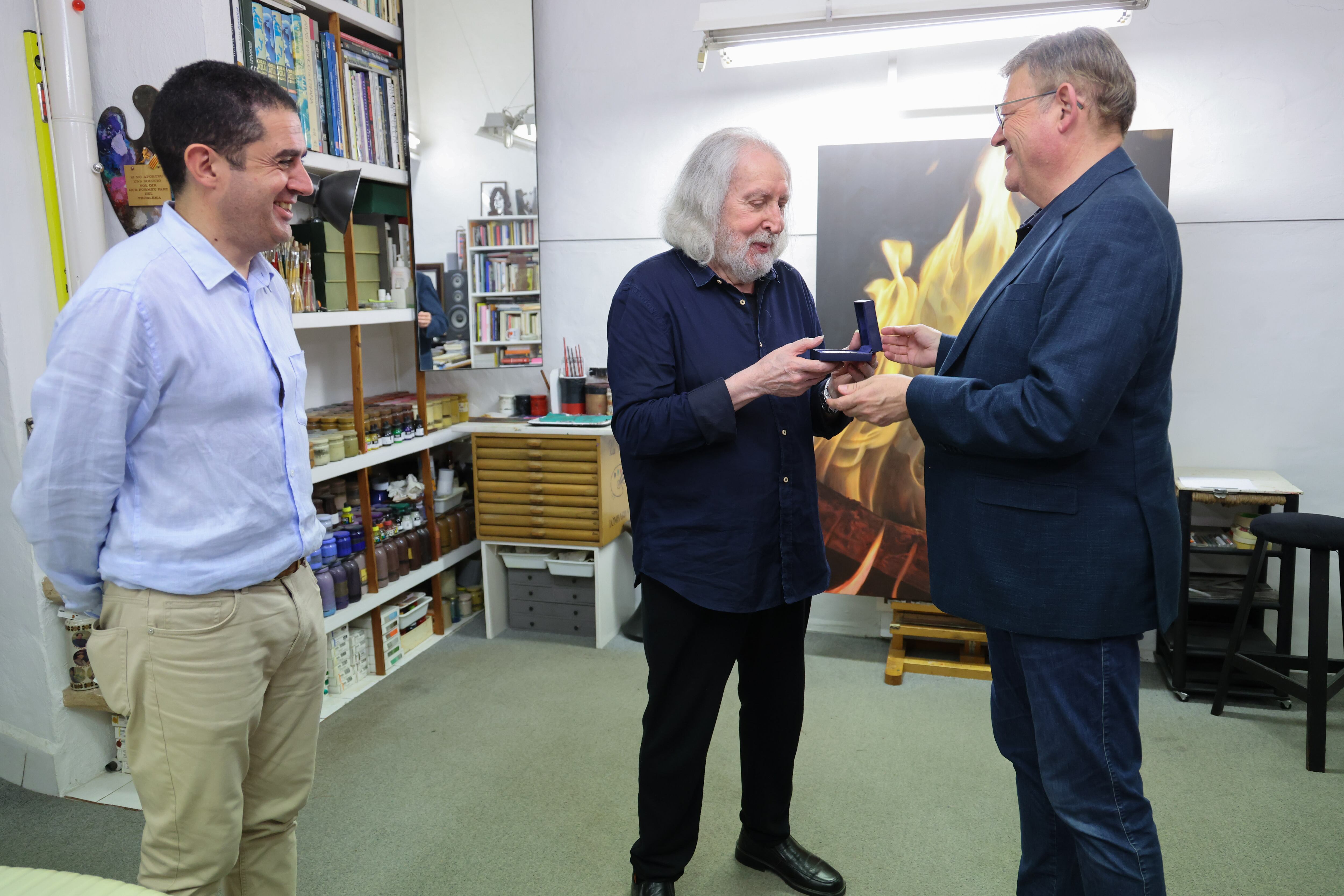 Antoni Miró recibe el reconocimiento al Mérito Cultural de la Generalitat Valenciana
