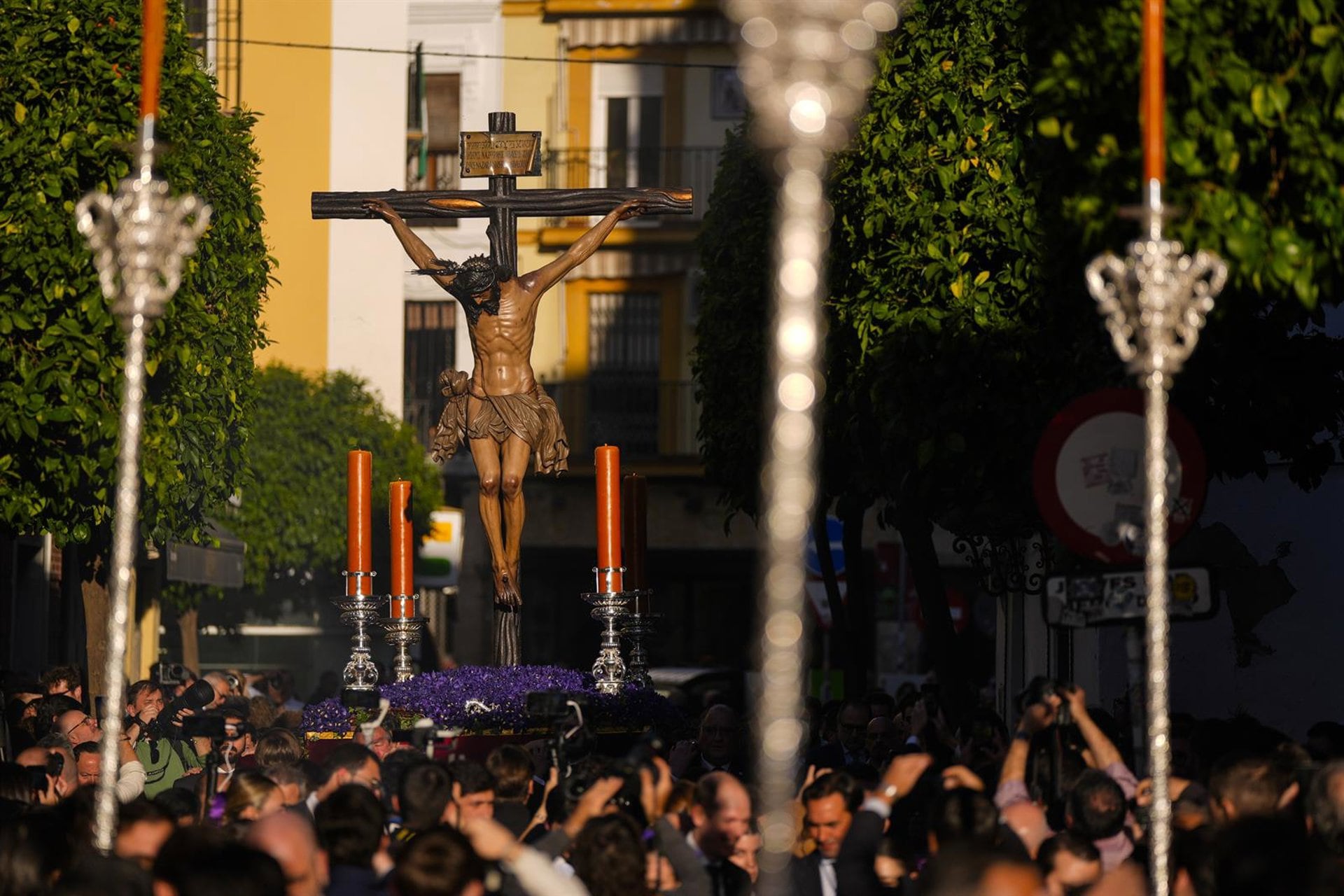 23/02/2026 Imágenes del Via-Crucis del Cristo de la Buena Muerte, de la Hermandad de la Hiniesta, a 23 de febrero de 2026 en Sevilla (Andalucía, España). La imagen del Cristo de la Buena Muerte, de la Hermandad de la Hiniesta, ha presidido el L Via-Crucis organizado por el Consejo de Hermandades y Cofradías de Sevilla.
POLITICA
Joaquín Corchero - Europa Press