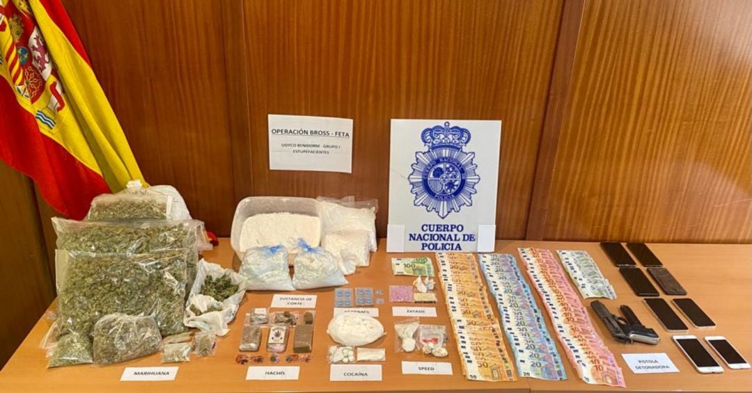 La Policía Nacional detiene a diez personas por delitos de tráfico de drogas y pertenencia a grupo criminal e incauta más de 2 kilos de cocaína y 26 de marihuana en cuatro registros domiciliarios