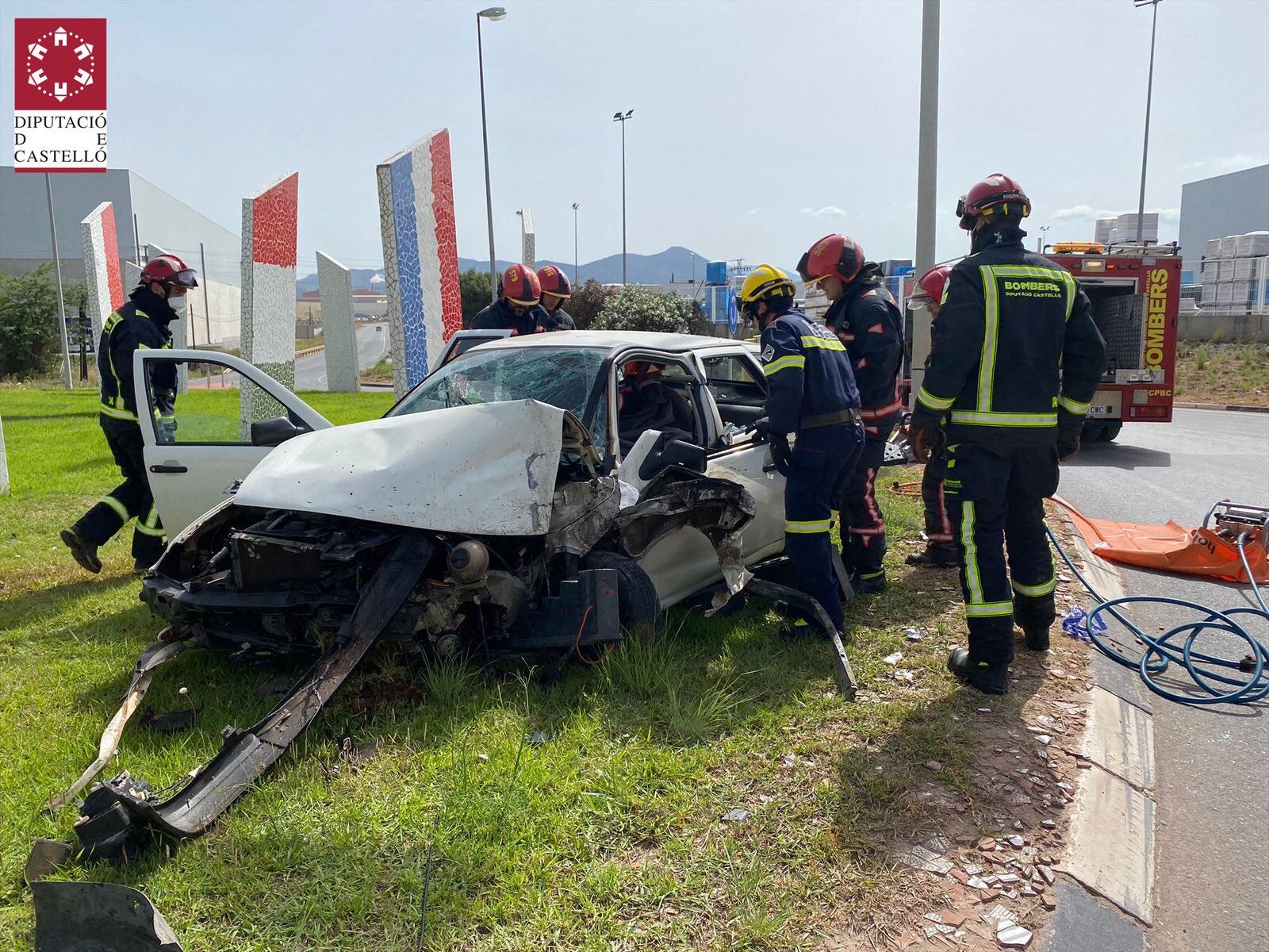 Consorcio Provincial de Bomberos atendiendo un accidente de tráfico en Onda