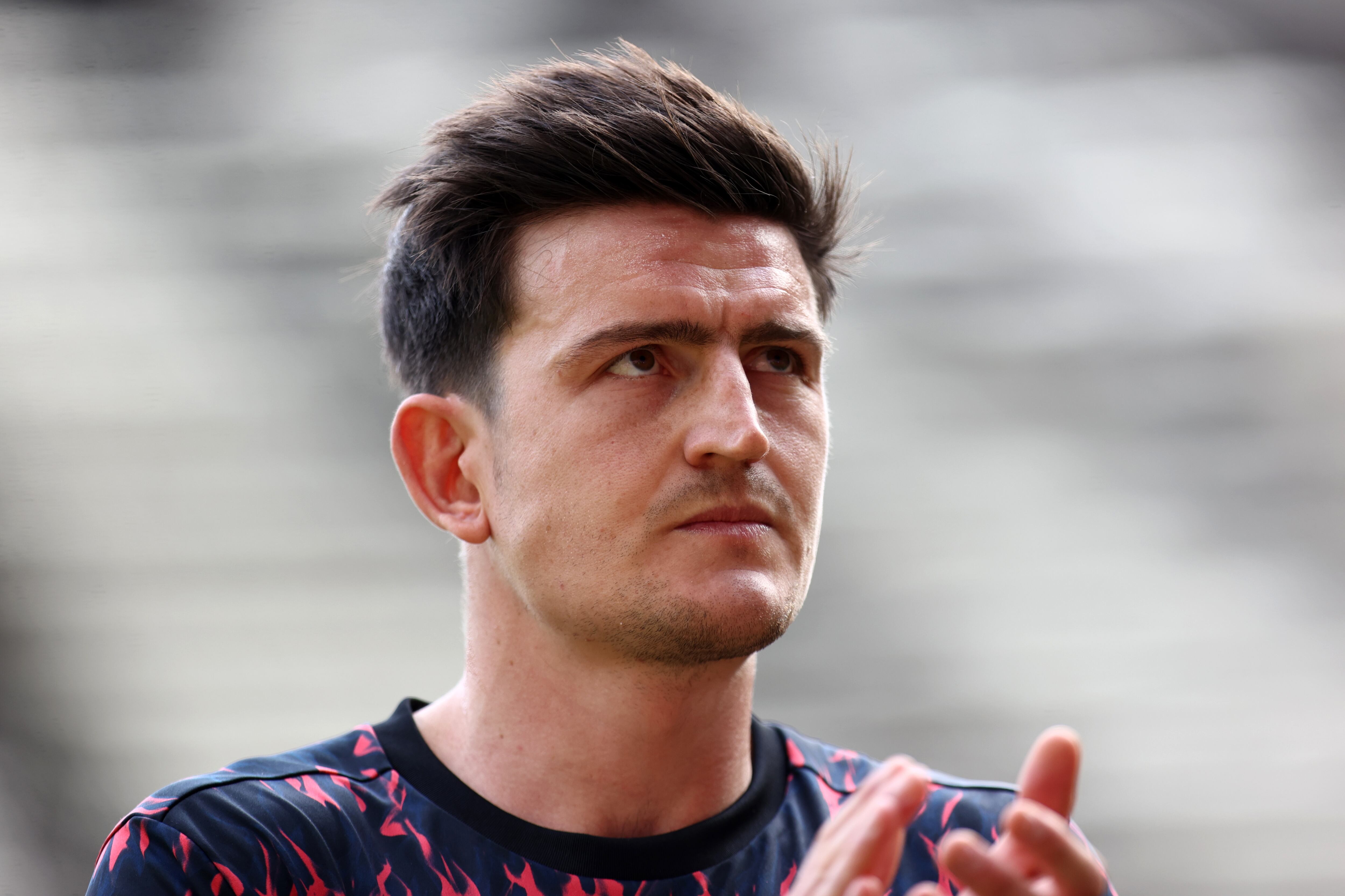 Harry Maguire, defensa y capitán del Manchester United, durante un calentamiento antes de un partido