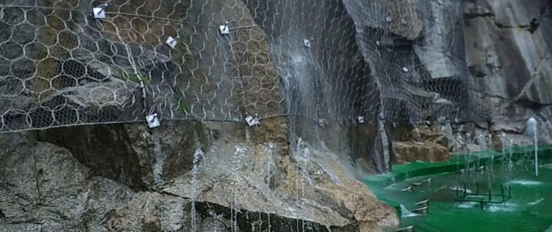 Obras en la cascada del Palacio de la Ópera