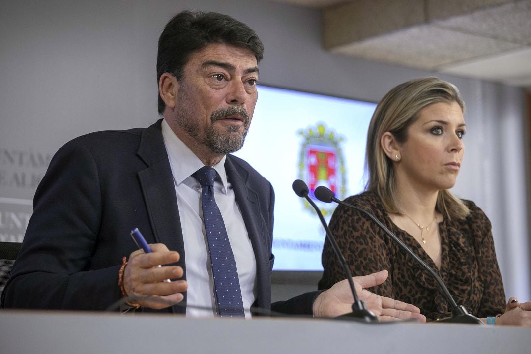 Imagen de archivo de una rueda de prensa del alcalde, Luis Barcala, y la vicealcaldesa, Mari Carmen Sánchez