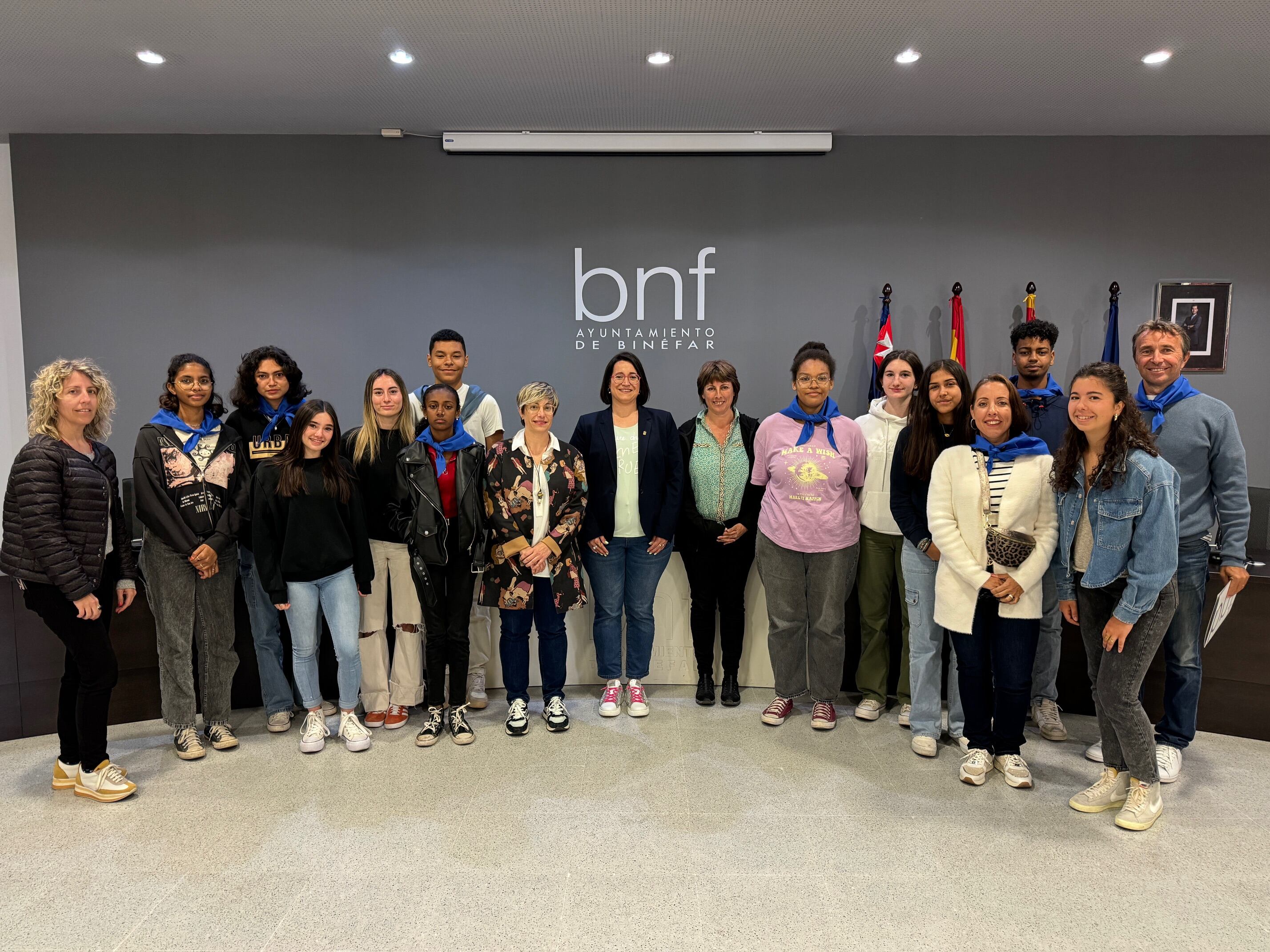 Los alumnos de Islas Reunión han visitado el ayuntamiento. Foto: Ayuntamiento de Binéfar