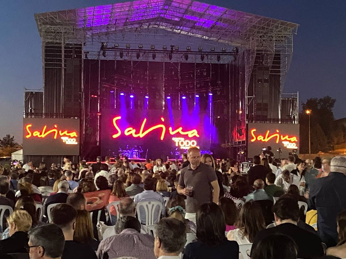 7000 personas aclaman a Sabina en Úbeda