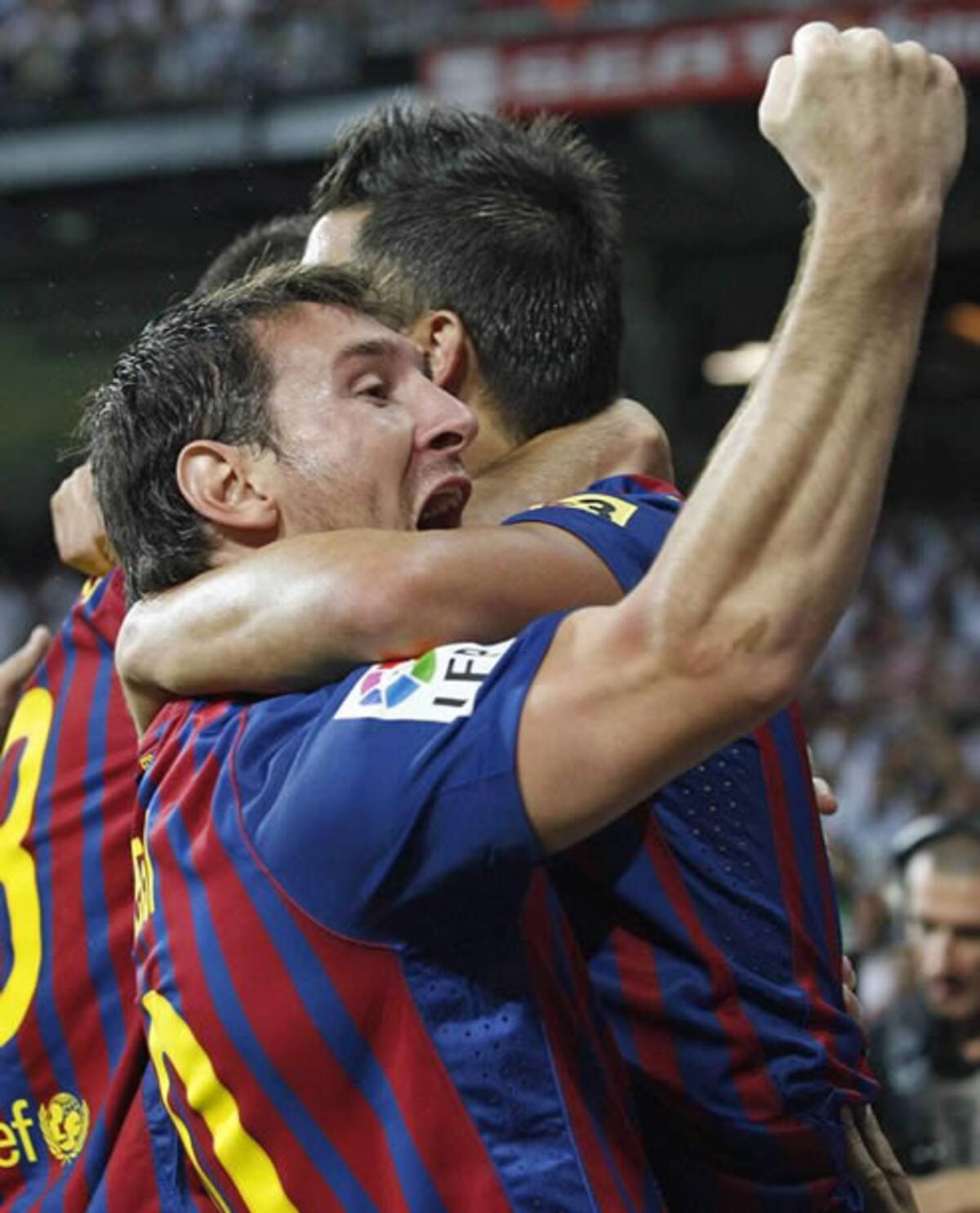 Messi celebra el gol de Villa