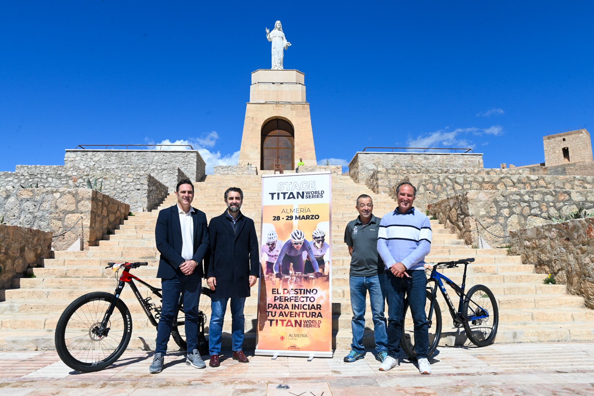 El nuevo Mirador del Cerro de San Cristóbal ha sido testigo de la presentación.