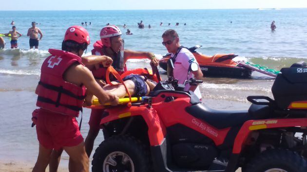 Imagen del simulacro realizado en la playa de la Malvarrosa-Cabanyal
