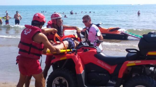 Imagen del simulacro realizado en la playa de la Malvarrosa-Cabanyal