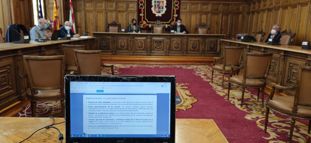 La concejal de Turismo presenta al resto de grupos municipales los objetivos y estrategias para conseguirlos que se recogen en el Plan de Impulso al Turismo de la Ciudad de Palencia 2020-2023