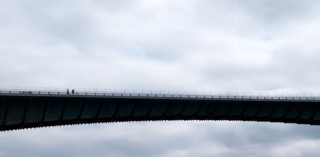 Puente de Los Santos que une Asturias y Galicia. 