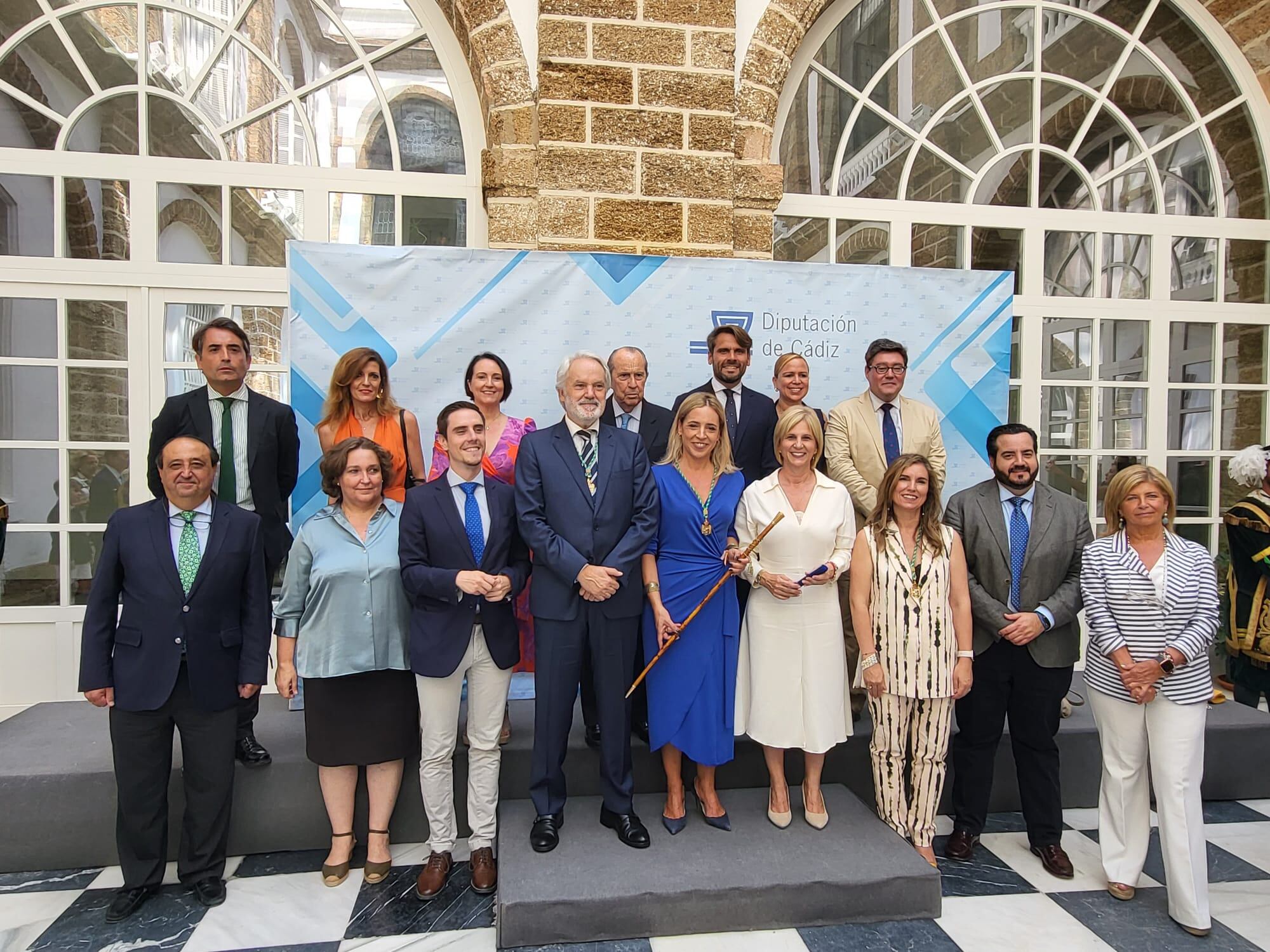 Almudena Martínez junto a sus compañeros del PP de Jerez