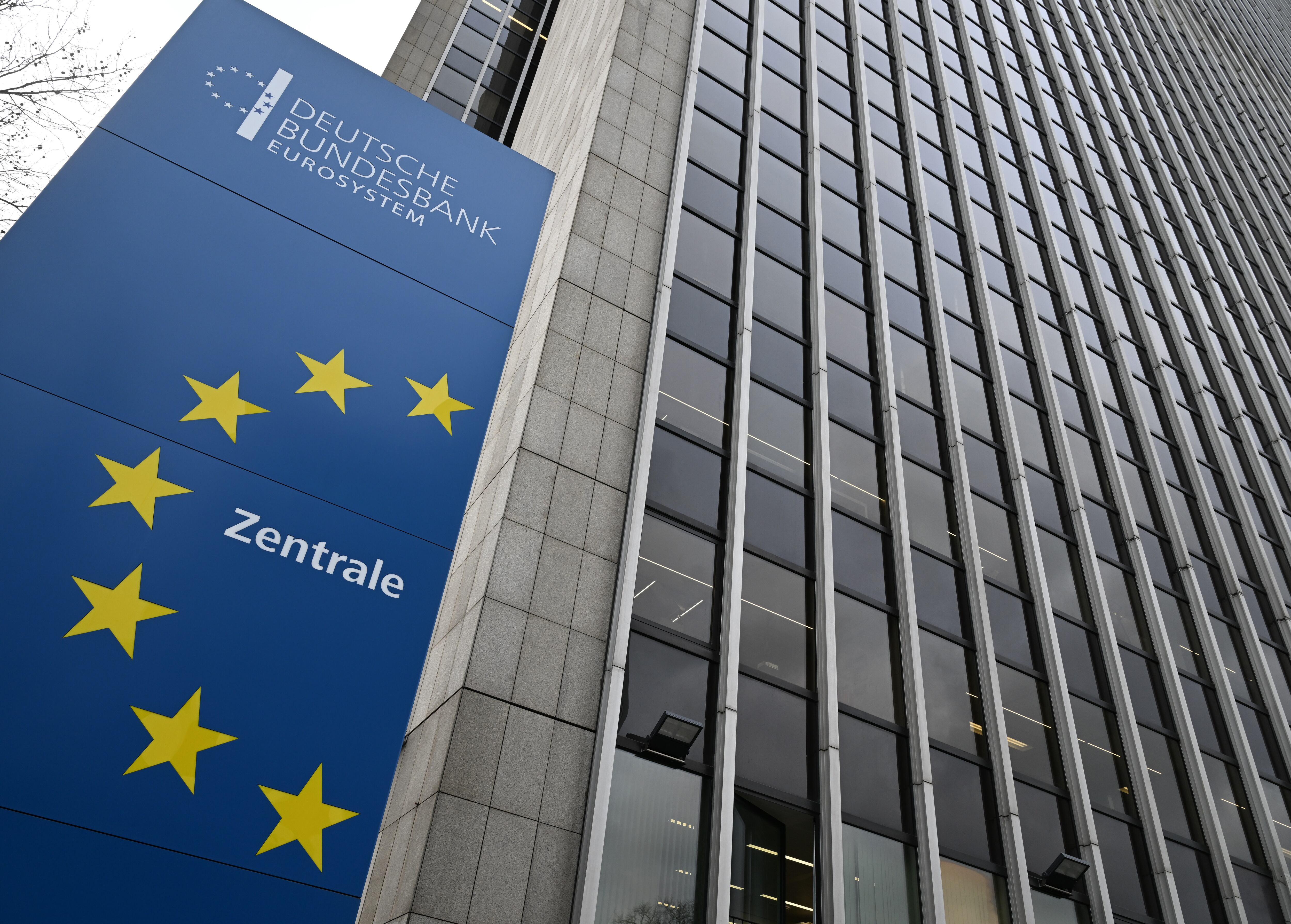 El Deutsche Bundesbank Eurosystem se encuentra frente a la sede del Bundesbank