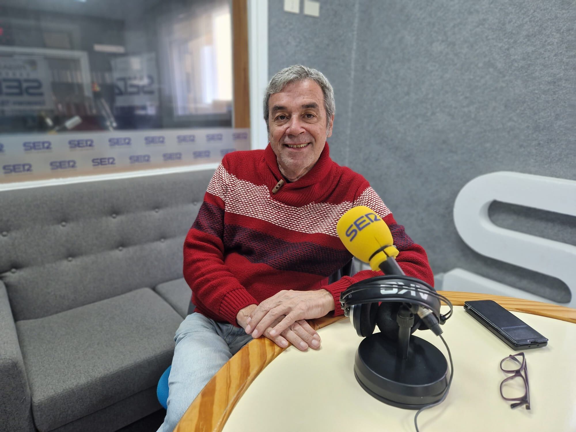 Carlos Espino en los estudios de SER Lanzarote.