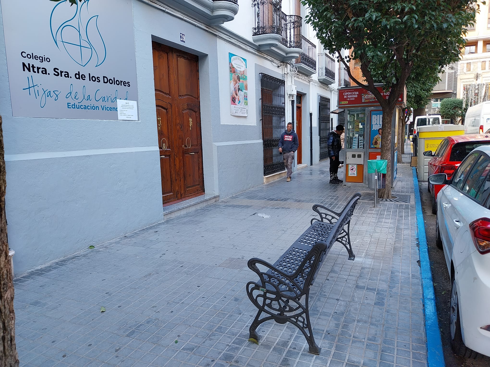 Nuevos bancos en la Corredera