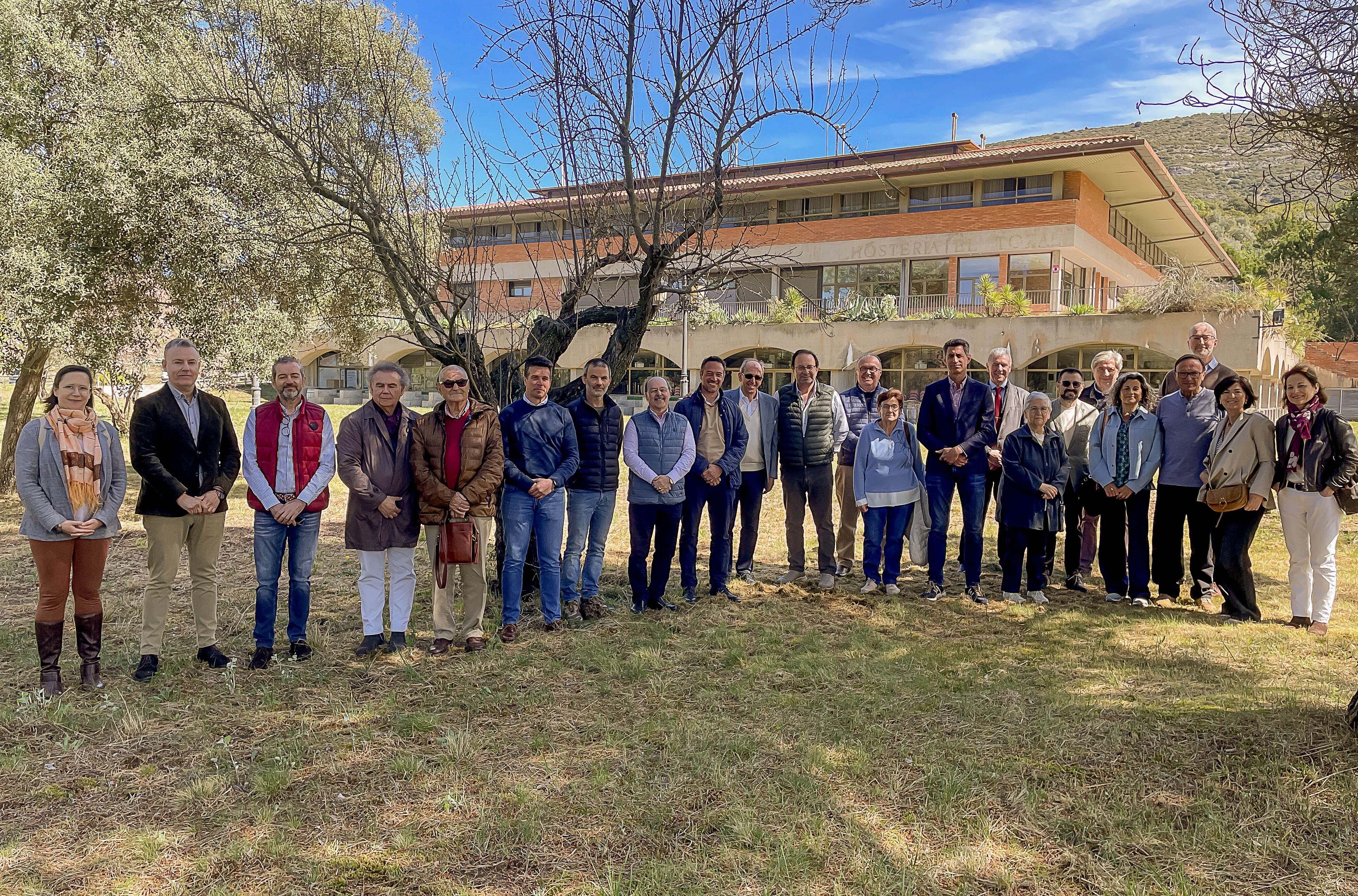 Foto de familia de los participantes en la inauguración de las instalaciones