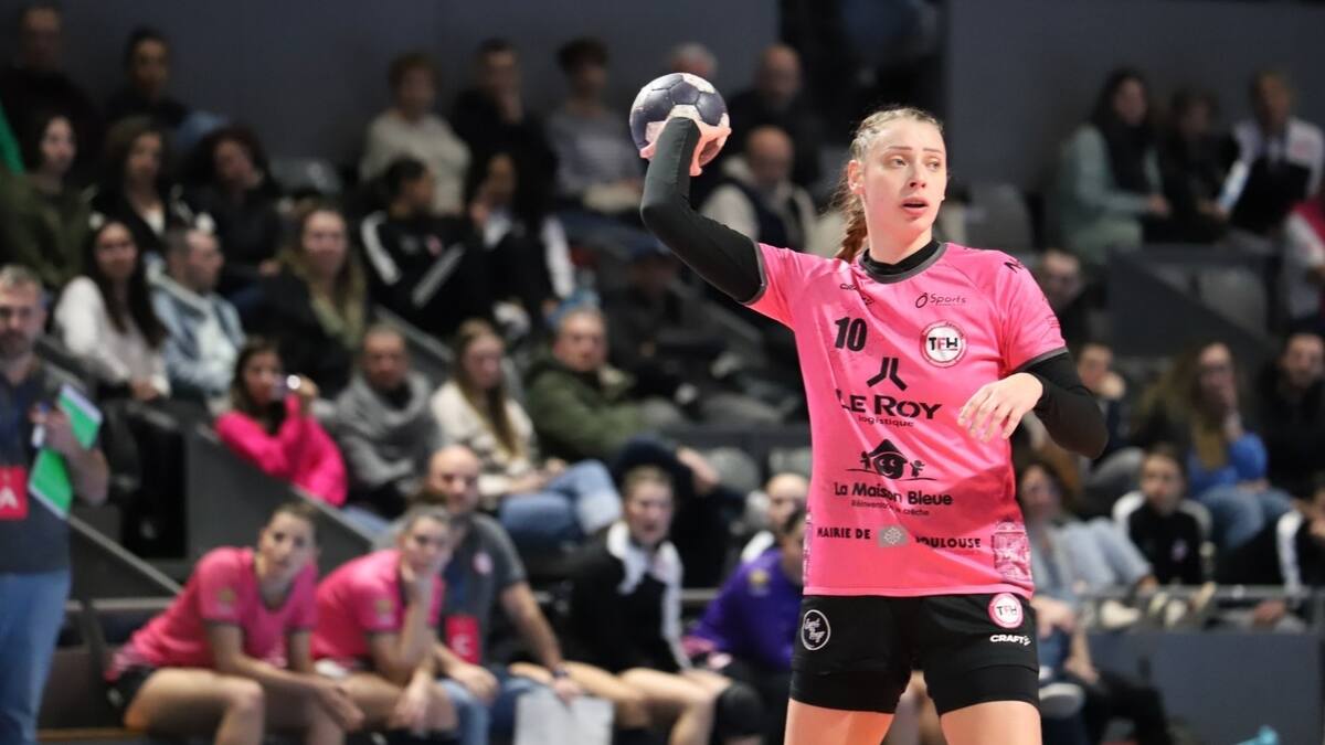 El Elda Prestigio anuncia el fichaje de la central búlgara Lora Sarandeva