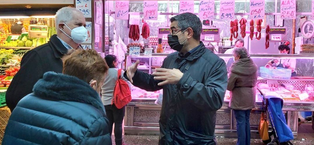 El alcalde de Alcobendas visita un comercio local