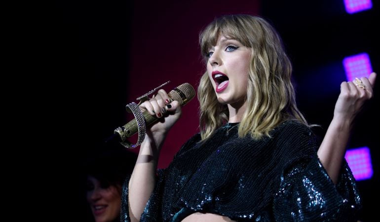 Taylor Swift es la artista femenina con más reproducciones.