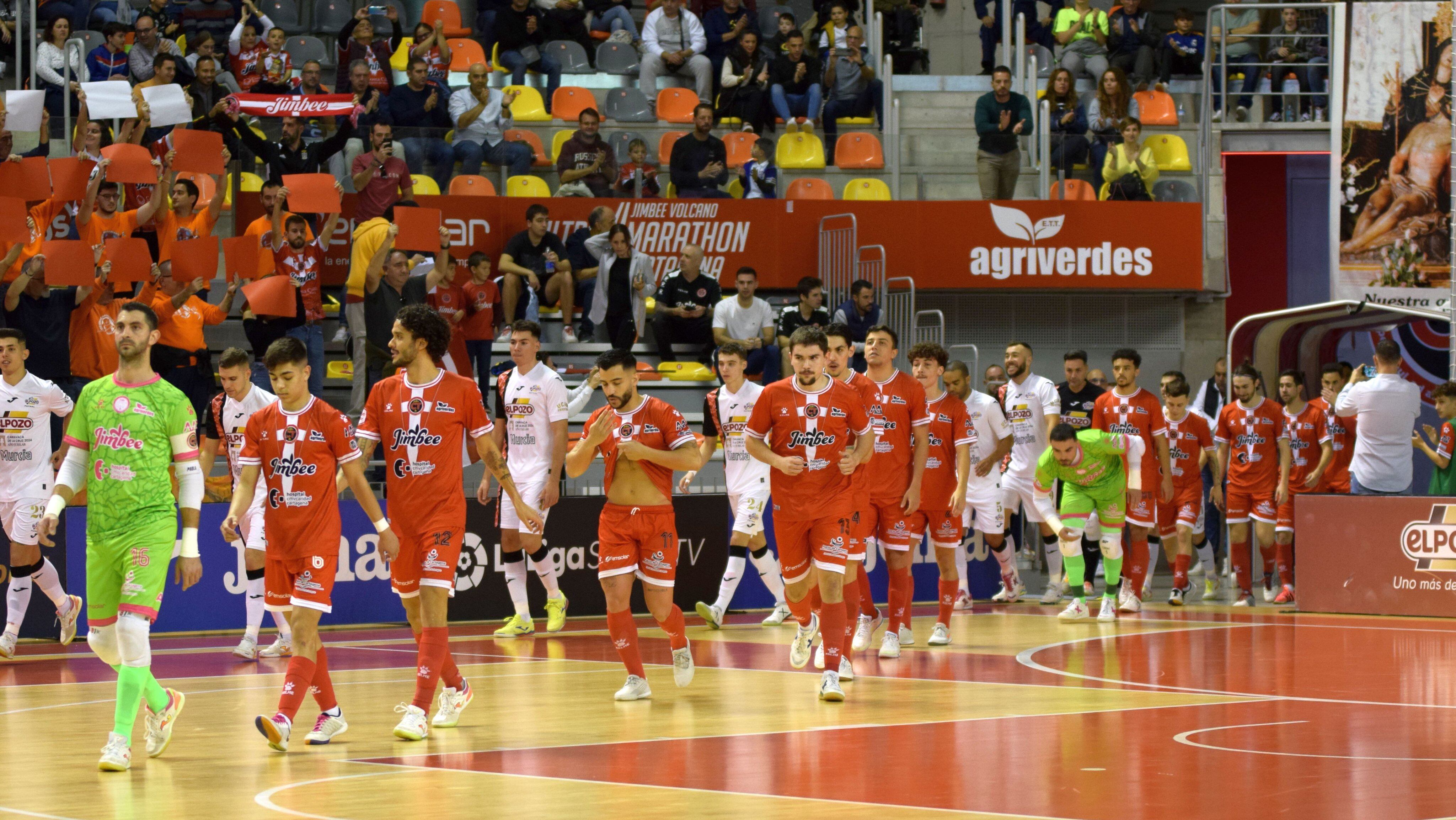 Los jugadores de Jimbee Cartagena saltan a la pista