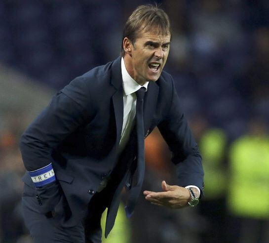 JC. Porto (Portugal), 01/11/2014.- FC Porto&#039;s head coach Julen Lopetegui reacts during the Portuguese First League soccer match against Nacional held at Dragao stadium in Porto, Portugal, 01 November 2014. EFE/EPA/JOSÉ COELHO