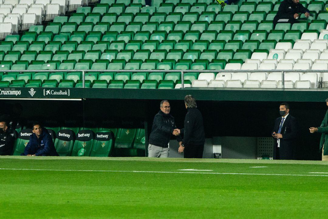 Alvaro Cervera, coach of Cadiz, and Manuel Pellegrini, coach of Real Betis, during LaLiga, football match played between Real Betis Balompie and Cadiz Club Futbol at Benito Villamarin Stadium on December 23, 2020 in Sevilla, Spain.
