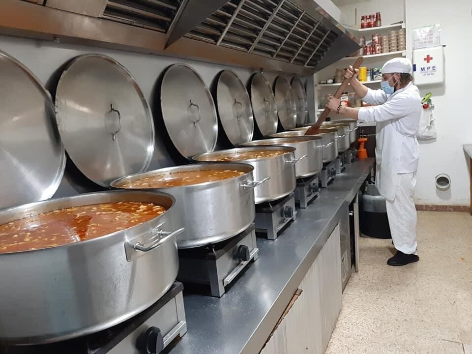 La cocina de la ONG donde se prepara la comida para atender a unas 2.000 personas al día