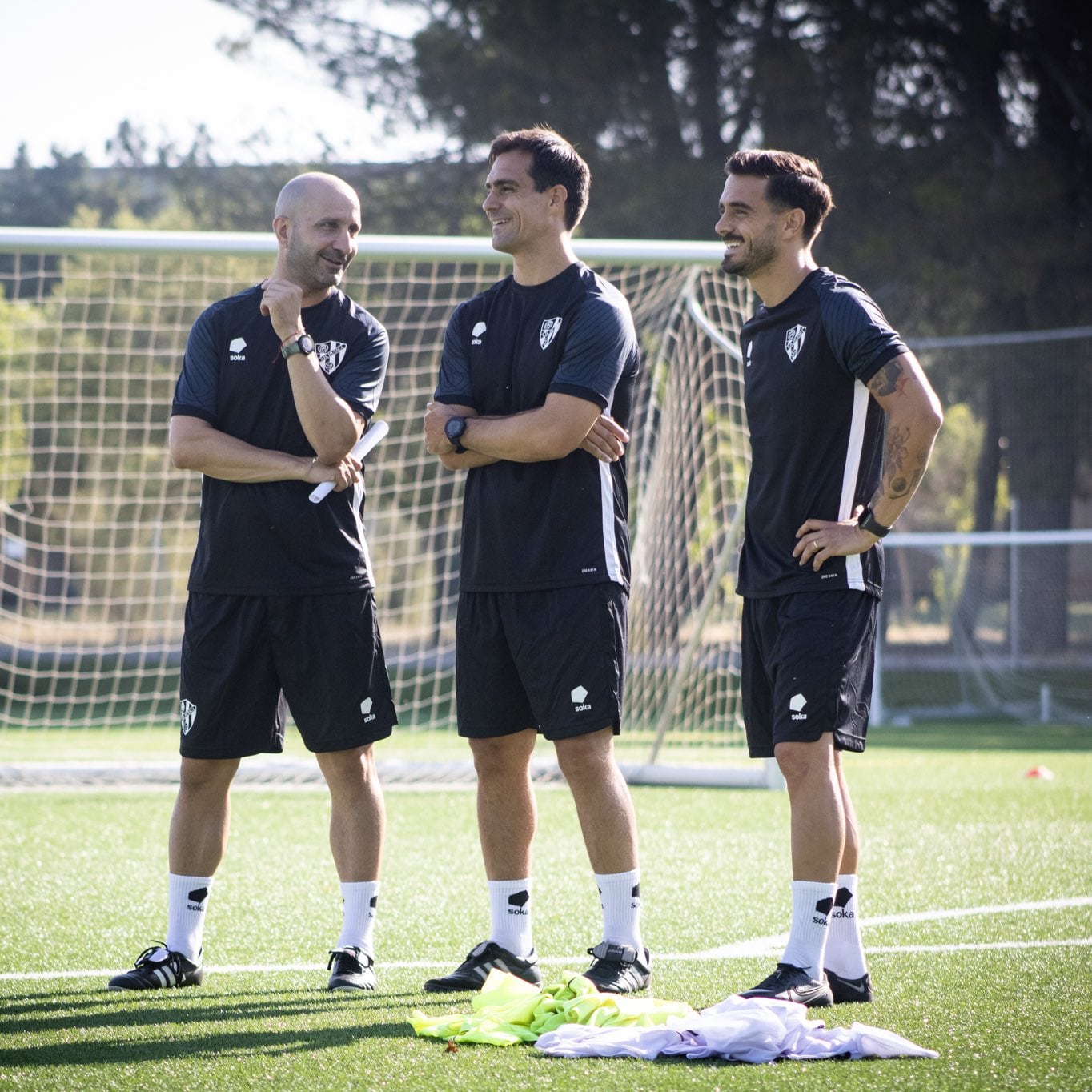 Iñigo Ros, en el centro, junto a Joaquín Ponsa y Javi Ros durante un entrenamiento del Huesca B la pasada temporada