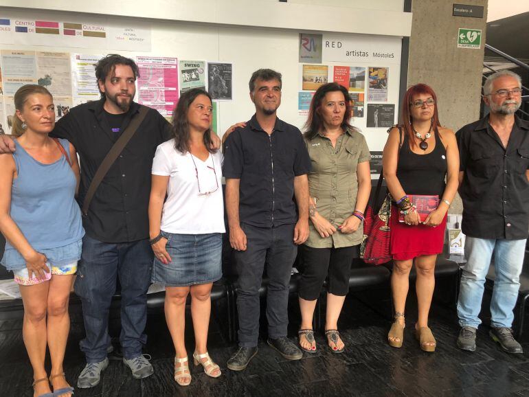 De izq. a dcha.: Isabel Cruceta (Concejal de Educación), Jesús Arrabé (secretario general de Podemos Móstoles), Susana García (concejal de Régimen Interior), Gabriel Ortega (portavoz de Ganar Móstoles), Mónica Monterral (coportavoz y secretaría de Coordin