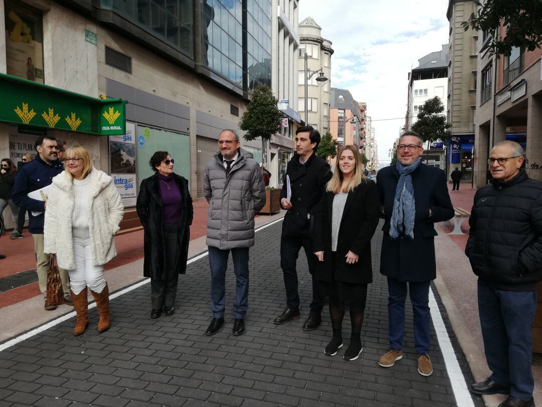 El ejecutivo inaugura la calle Gómez Núñez