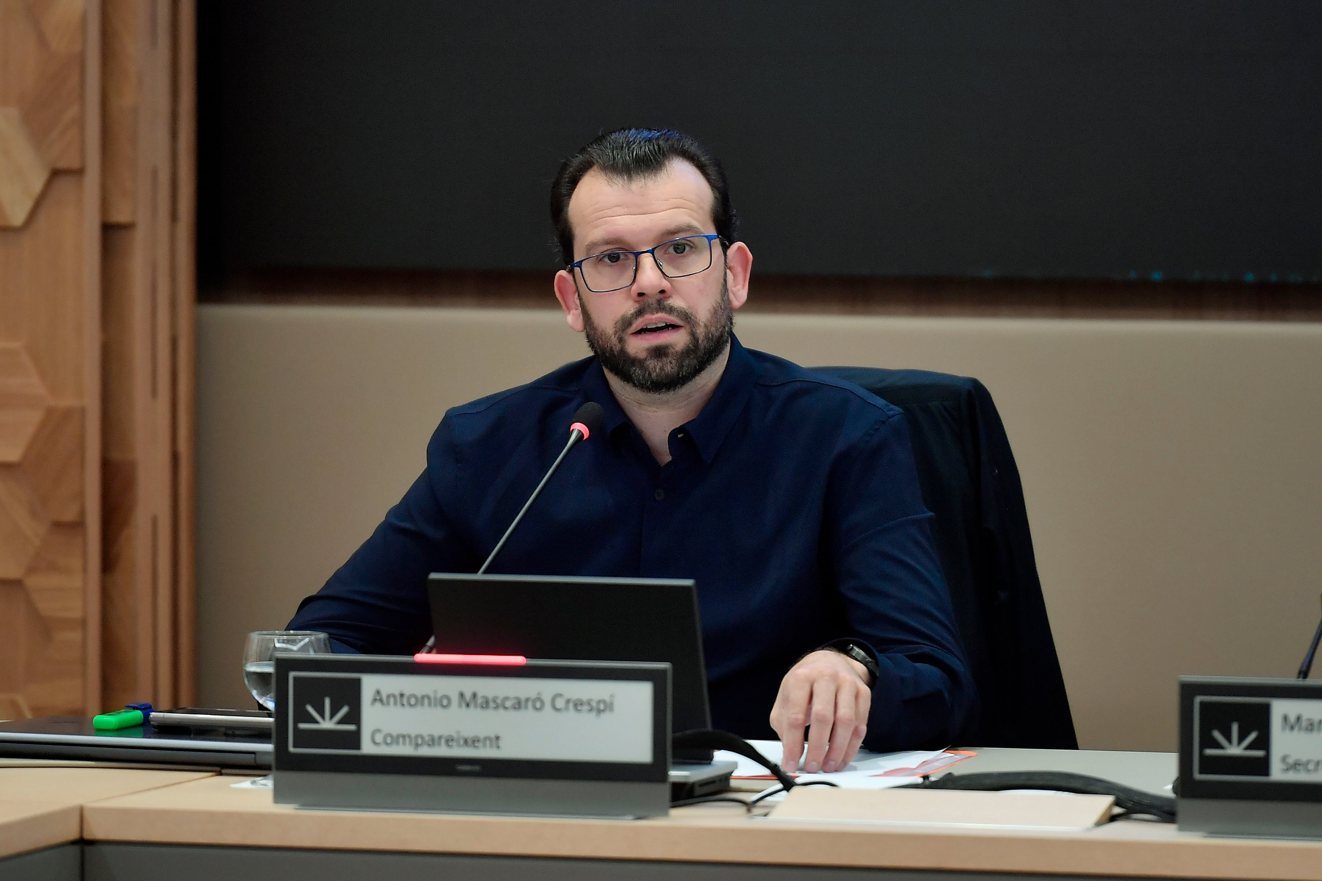 PALMA, 20/05/2024.- El exsubdirector de Compras y Logística del Ib-Salud Antoni Mascaró comparece en la comisión de investigación del Parlament balear sobre la compra 1,5 millones de mascarillas de la empresa Soluciones de Gestión, investigada en el caso Koldo, este lunes. Mascaró ha asegurado este lunes que la adquisición por parte del Govern balear en abril de 2020 de este lote de mascarillas eran para uso civil y de profesiones esenciales. EFE/ Miquel A. Borràs
