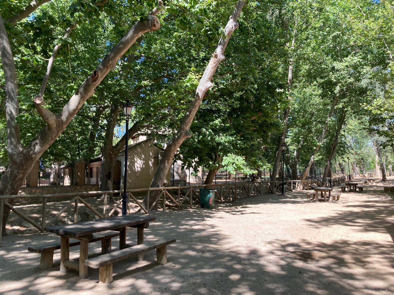 Imagen del entorno del Peral de Valdepeñas (Ciudad Real), así como de su nueva aula de la naturaleza