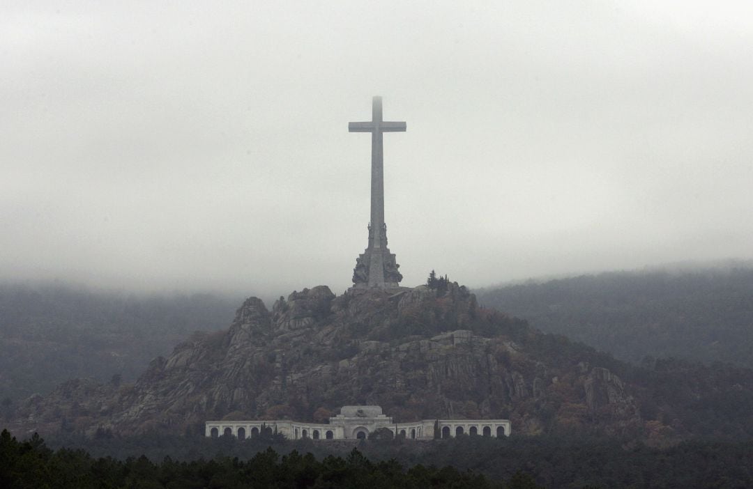 El Gobierno recibe la licencia de obras de El Escorial para realizar exhumaciones.