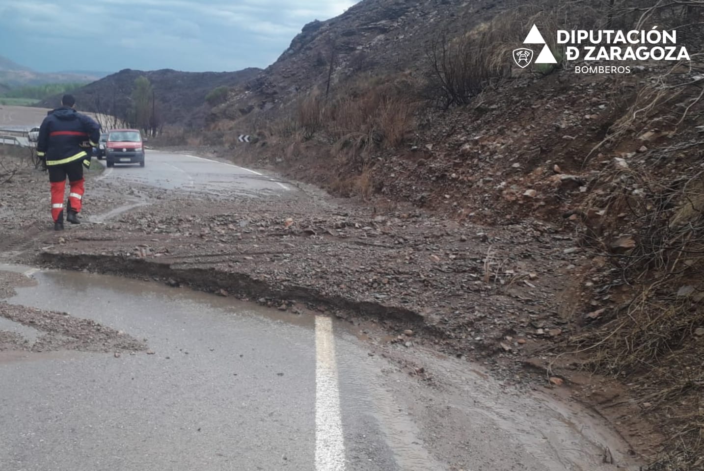 Desprendimiento en la carretera que une Ateca con Moros (Zaragoza), consecuencia de la fuerte tormenta
