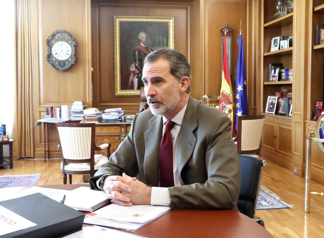 Felipe VI en su despacho del Palacio de la Zarzuela