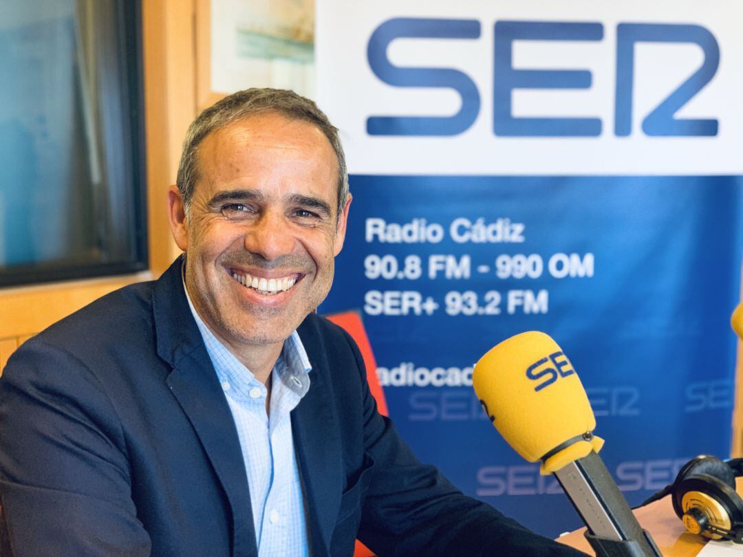 El subdelegado del Gobierno, José Pacheco, en una imagen de archivo en los estudios de Radio Cádiz