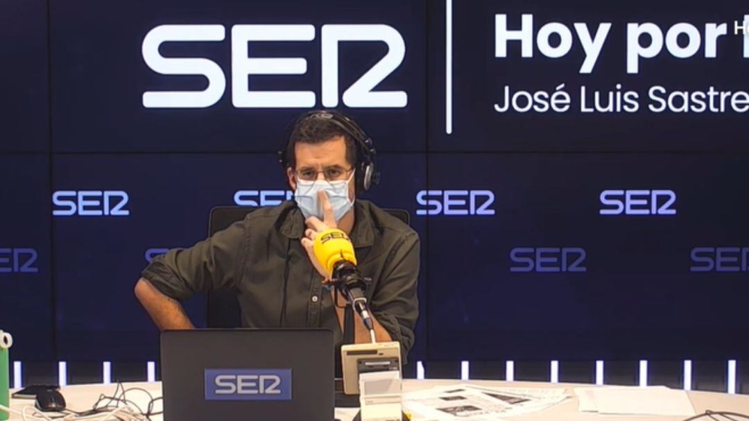 José Luis Sastre, en el estudio principal de la Cadena SER