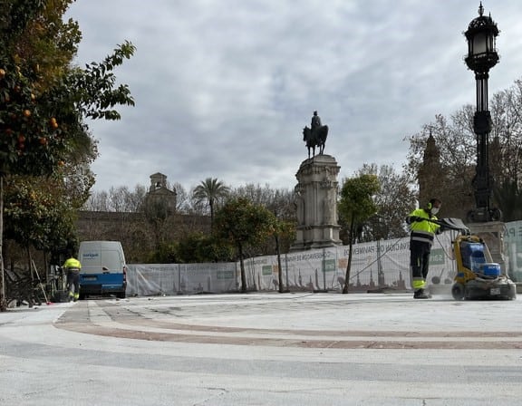 Obras en el pavimento de la plaza Nueva