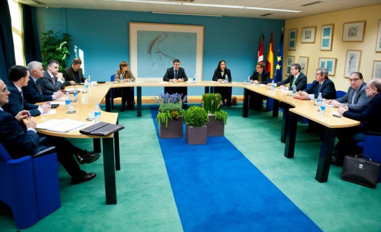 Patxi López presidió en febrero de 2012 la última reunión de la Mesa