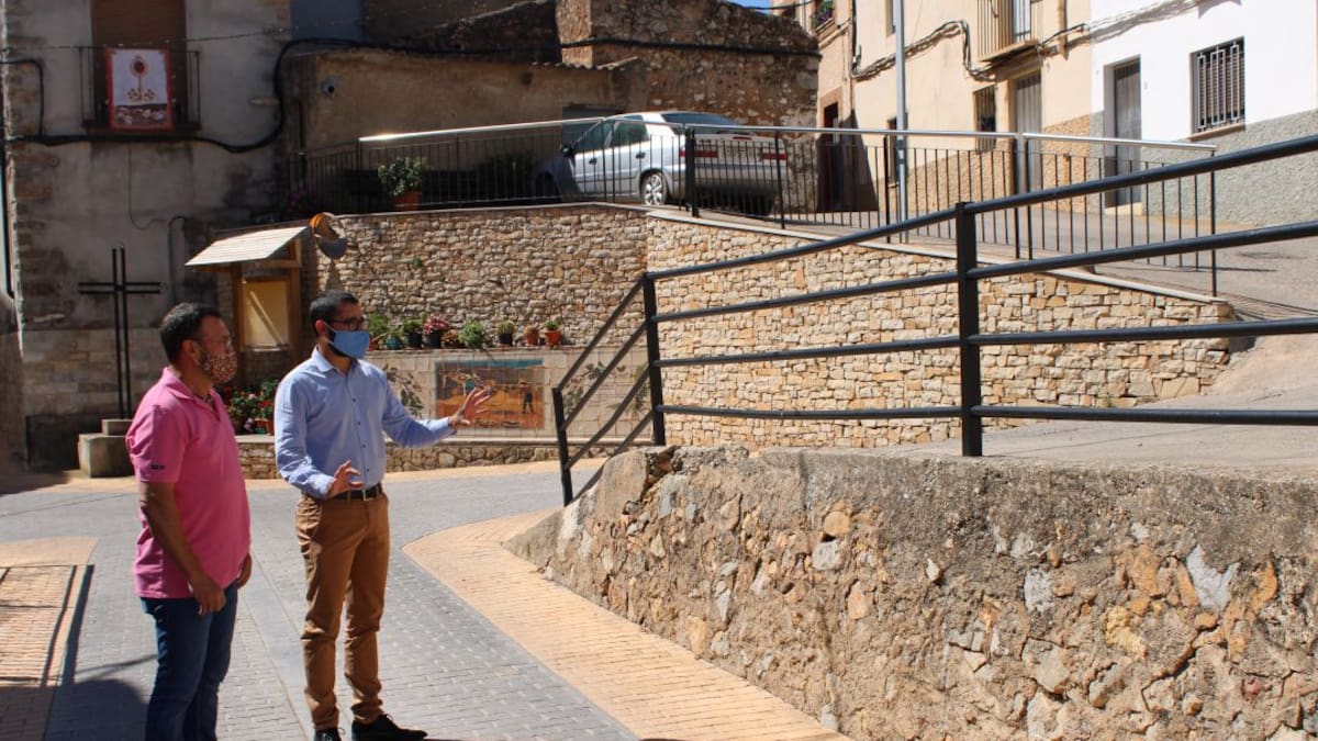 El Ayuntamiento mejorará el muro ubicado a la entrada de la Foia