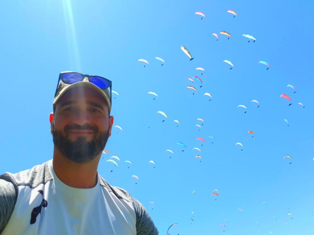 El nuevo seleccionador español de parapente, el extremeño Andrés Sánchez 