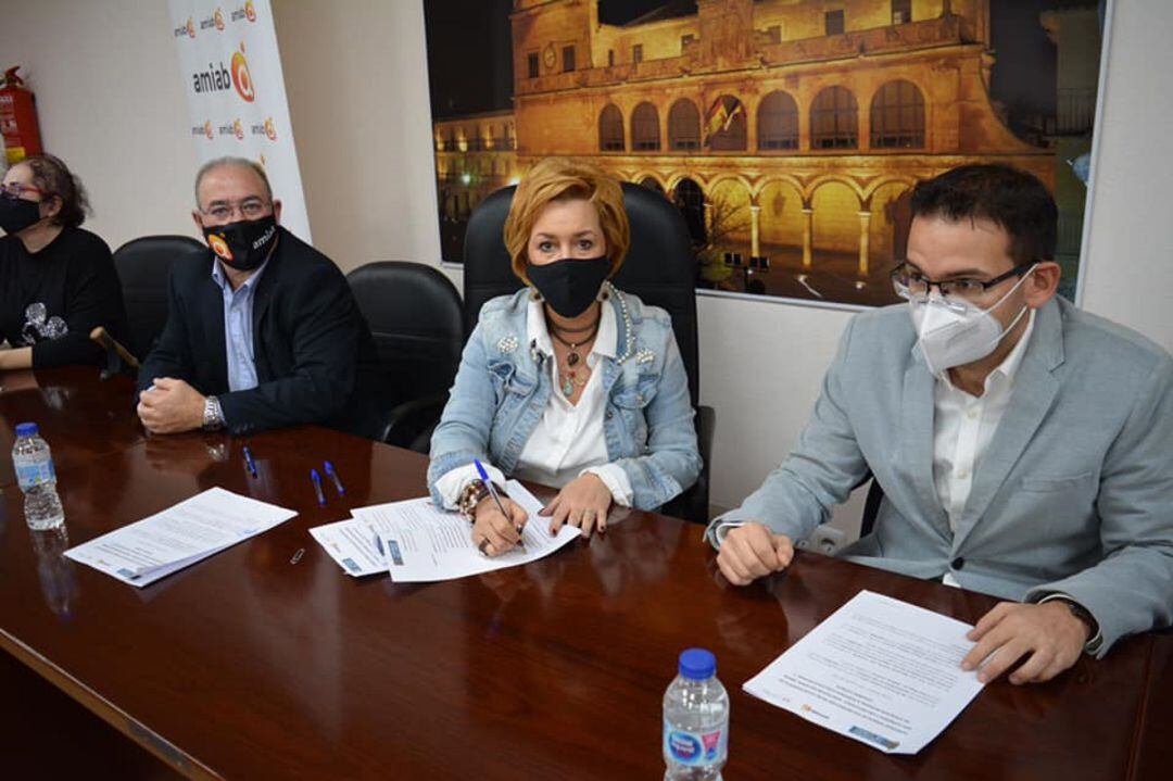 Momento de la firma del convenio