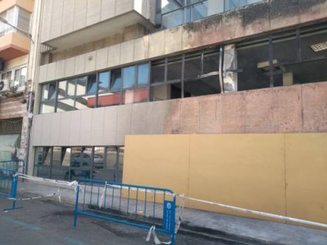 Estado de la fachada del centro de menores de Alicante afectado por el incendio en unos contenedores el pasado 28 de mayo.