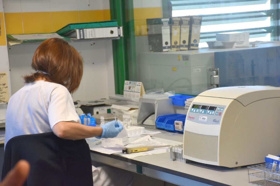 No hay cambios en los hospitalizados con respecto a la jornada anterior. Continúan ingresados tres pacientes en Cuidados Intensivos y dos en la &#039;planta Covid&#039; del Molina Orosa. 