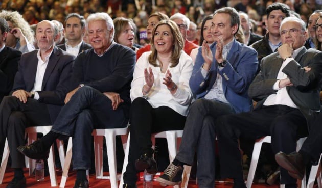 De izquierda a derecha: Alfredo Pérez Rubalcaba, Felipe González, Susana Díaz, José Luis Rodríguez Zapatero y Alfonso Guerra: durante la presentación de la candidatura de la presidenta andaluza a las primarias del PSOE.