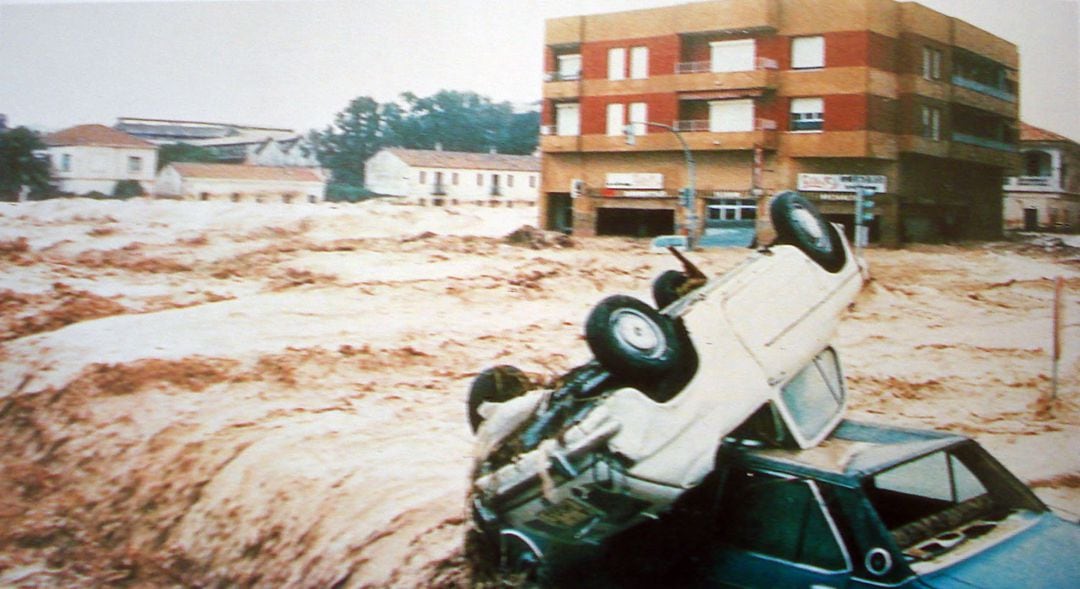 Imagen de la avenida de Elche a su paso por San Gabriel, en octubre de 1982, recogida por Alicante Vivo