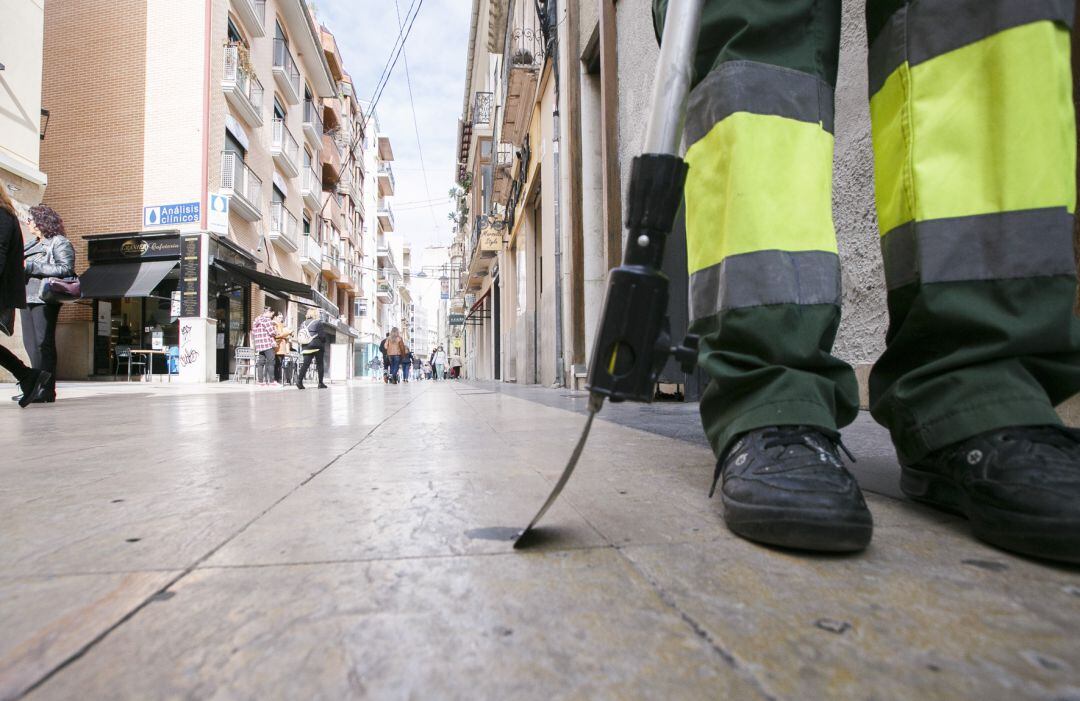 Limpieza de chicles en Gandia