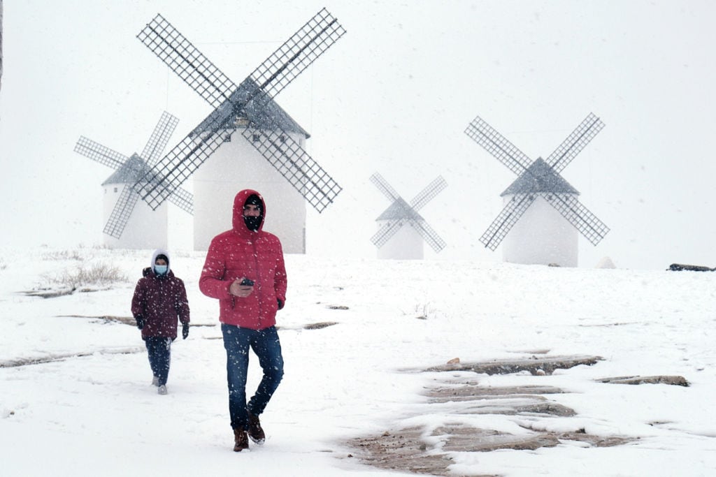 Estampa blanca en Campo de Criptana (Castilla-La Mancha) tras una intensa nevada.