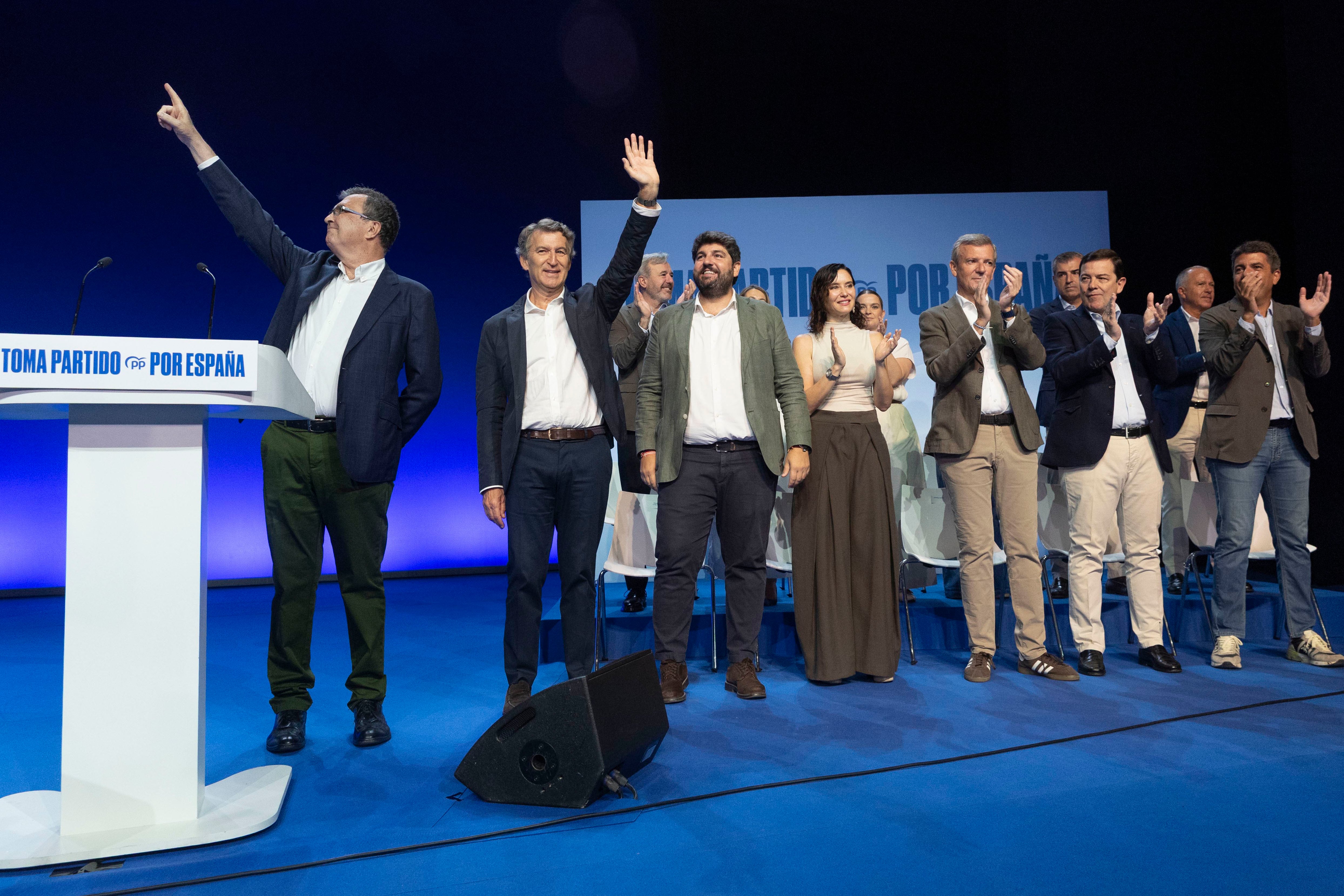 Feijóo clausura en Murcia el encuentro de los barones del partido en Murcia